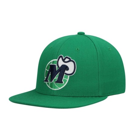 Men's Mitchell & Ness Green Dallas Mavericks Hardwood Classics Team Ground 2.0 Snapback Hat