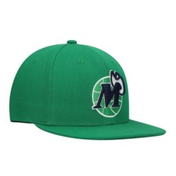 Men's Mitchell & Ness Green Dallas Mavericks Hardwood Classics Team Ground 2.0 Snapback Hat